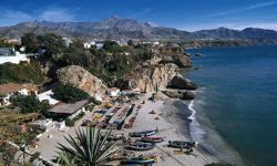 Der Strand Calahonda in Nerja