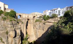 An einem privilegierten Ort, neben der Neuen Brücke, steht der Parador de Ronda.