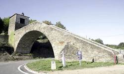 Jakobsweg Portomarin historische Brücke