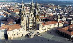 Luftansicht der Kathedrale von Santiago und der Praza do Obradoiro