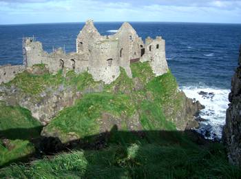 Dunluce Castle nahe Giants Causeway