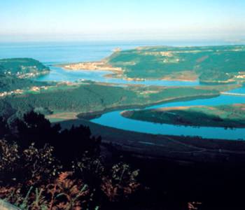 Fluss Nalón. Mund (Soto del Barco)